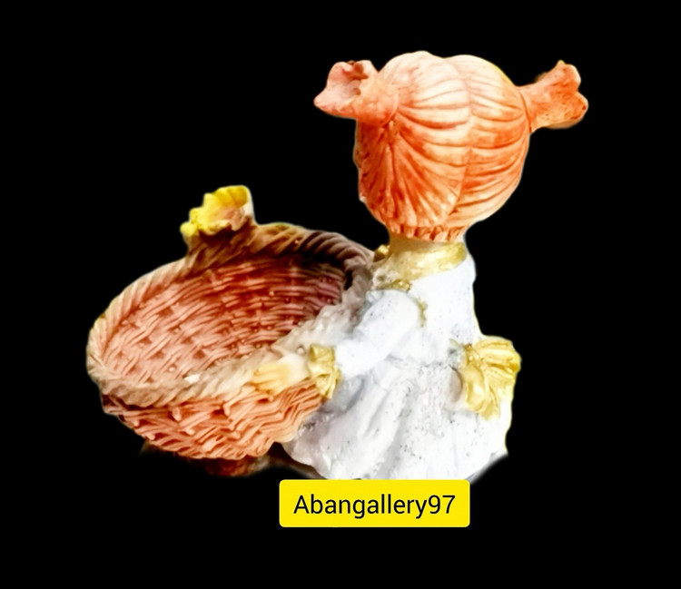 مجسمه فرشته سبددار